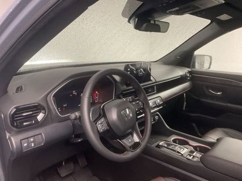 New 2025 Honda Pilot Black Edition image 11