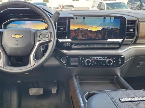 Used 2025 Chevrolet Silverado 2500 High Country w/ Technology Package image 7