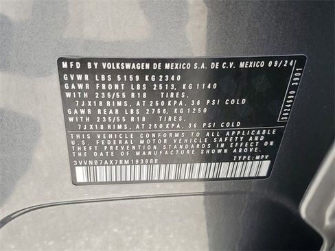 Used 2024 Volkswagen Tiguan SE image 29
