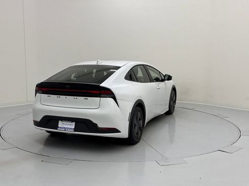 Used 2025 Toyota Prius LE image 6