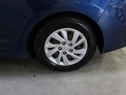 Used 2017 Hyundai Elantra SE FWD image 29
