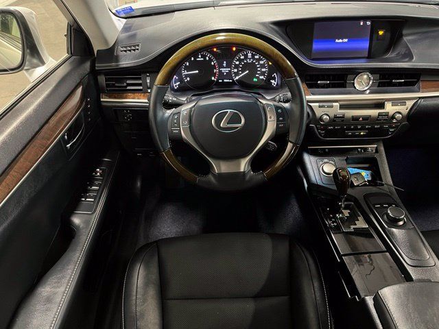 Used 2015 Lexus ES 350 w/ Premium Package FWD image 18