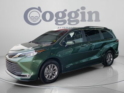 Used 2021 Toyota Sienna XLE
