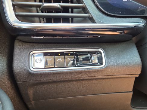 Used 2024 Buick Envision Preferred AWD/4WD image 25