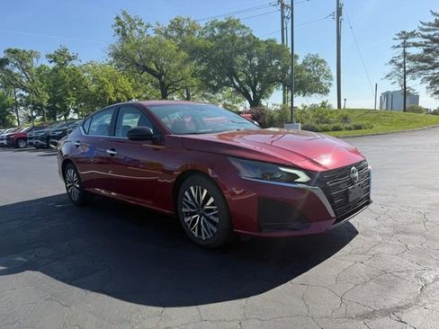 Used 2025 Nissan Altima 2.5 SV FWD image 8