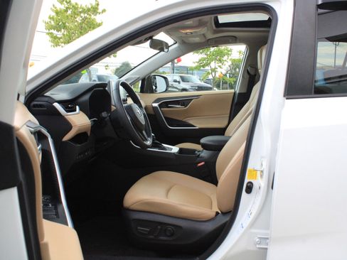Used 2020 Toyota RAV4 XLE Premium AWD/4WD image 11