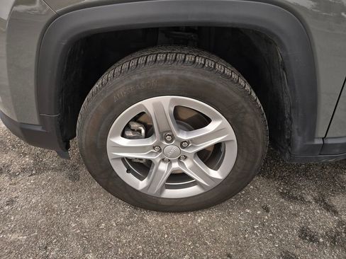 Used 2023 Jeep Compass Latitude w/ Mopar Graphics Package image 30