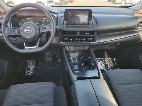 Used 2023 Nissan Rogue SV image 5