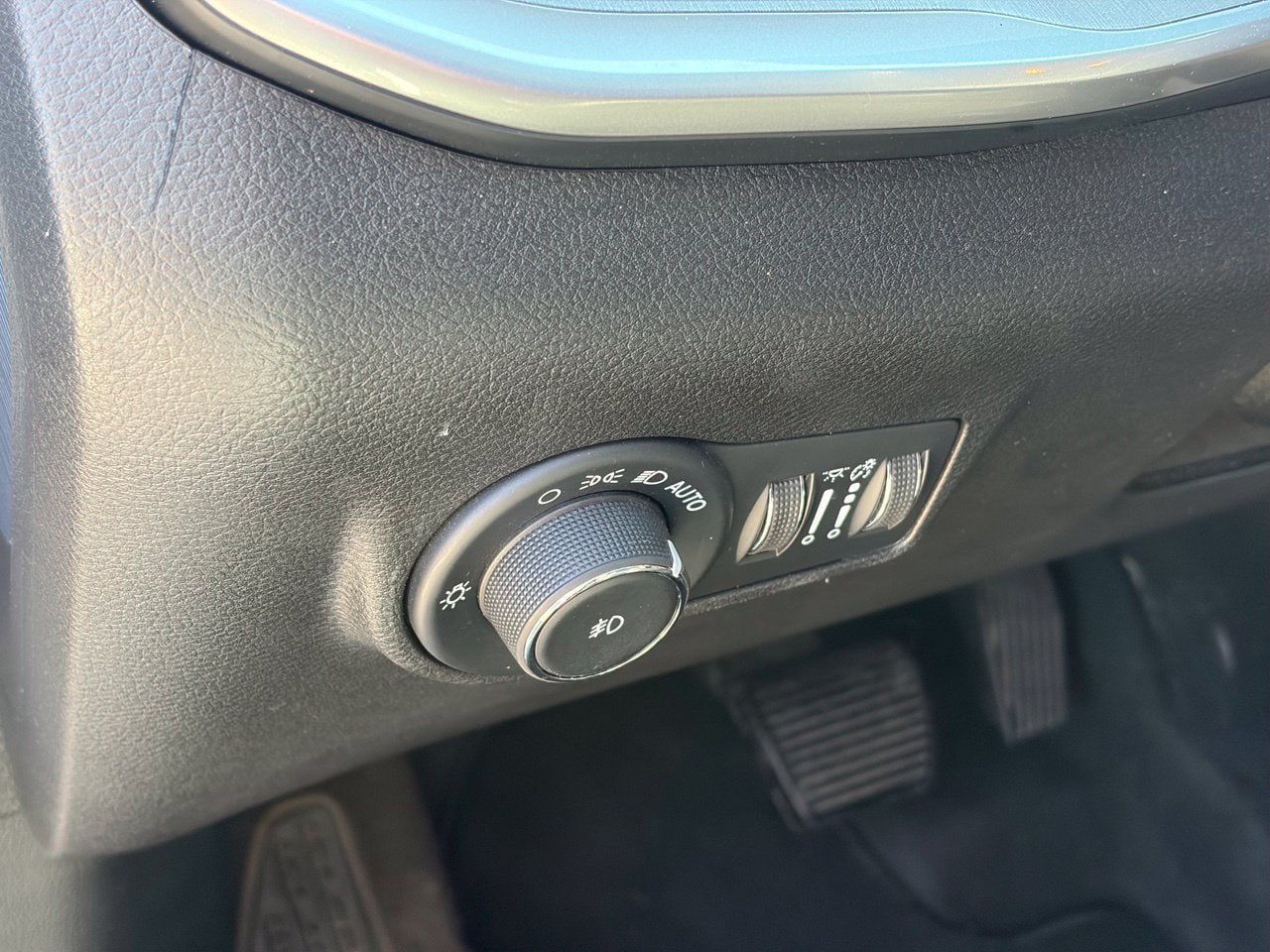 Used 2025 Jeep Compass Limited AWD/4WD image 6