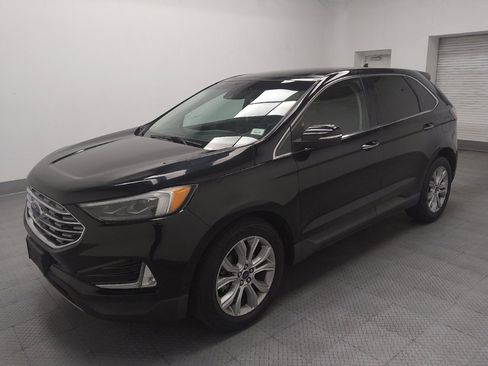 Used 2019 Ford Edge Titanium w/ Equipment Group 301A FWD image 2