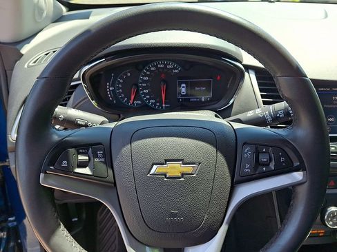 Certified 2020 Chevrolet Trax LT w/ LT Convenience Package AWD/4WD image 17