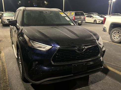 Used 2024 Toyota Highlander Limited image 4