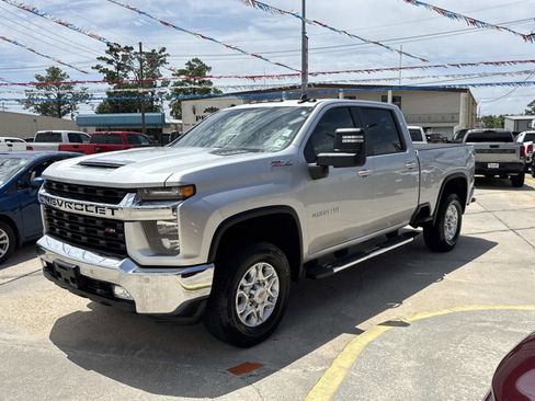 Used 2023 Chevrolet Silverado 2500 LT w/ Convenience Package AWD/4WD image 3
