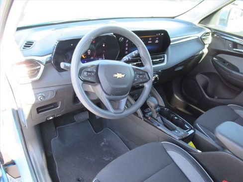 Used 2025 Chevrolet TrailBlazer LT w/ Driver Confidence Package image 14