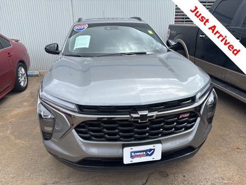 Used 2025 Chevrolet Trax RS w/ Sunroof Package image 5