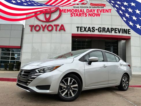 Used 2025 Nissan Versa SV FWD image 1