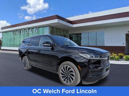Certified 2025 Lincoln Navigator Black Label AWD/4WD image 3