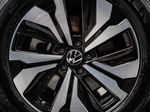 Used 2024 Volkswagen Atlas SE image 8