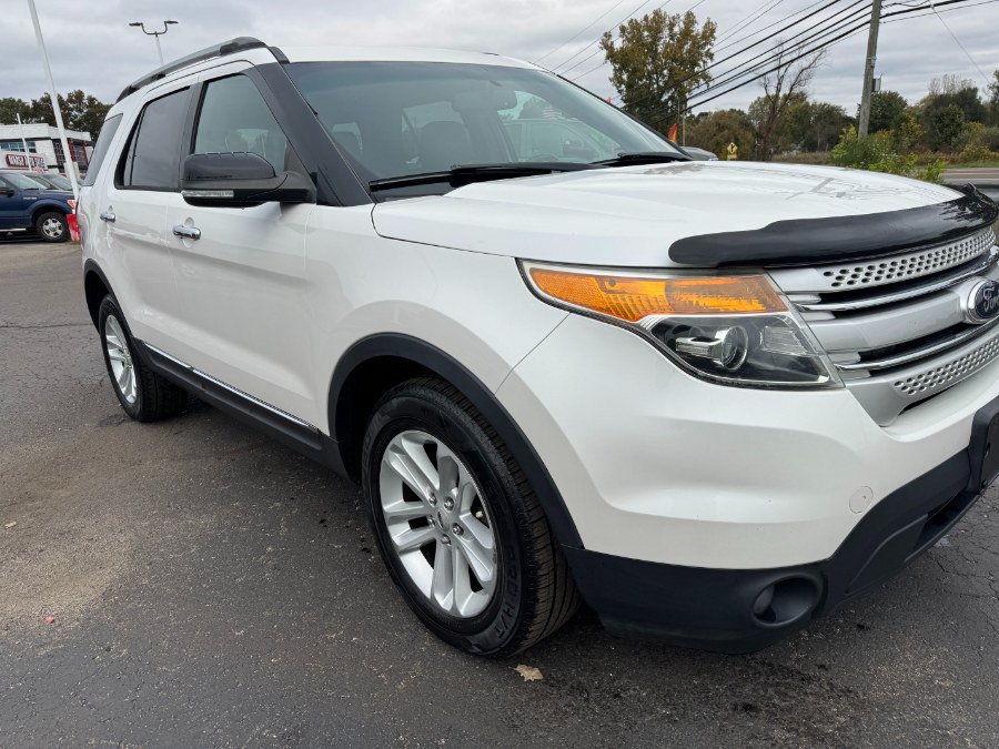 Used 2014 Ford Explorer XLT w/ Equipment Group 202A AWD/4WD image 12