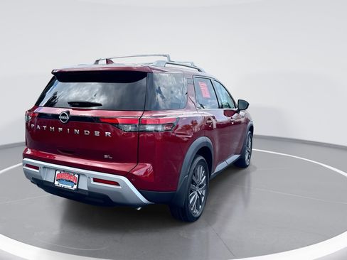 Used 2024 Nissan Pathfinder SL w/ SL Premium Package FWD image 4