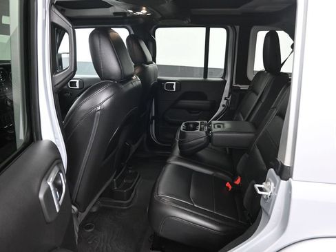 Used 2022 Jeep Wrangler Unlimited Sahara AWD/4WD image 10
