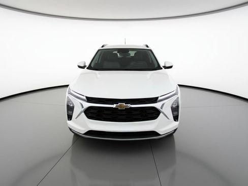 Used 2025 Chevrolet Trax LT image 2