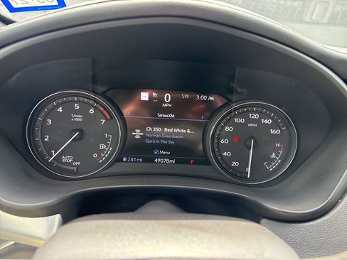 Used 2022 Cadillac XT4 Premium Luxury w/ Technology Package FWD image 8