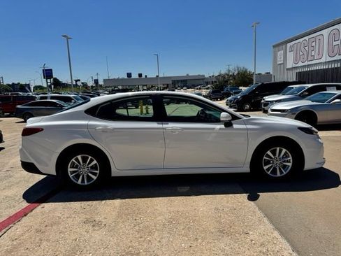 Used 2025 Toyota Camry LE FWD image 8