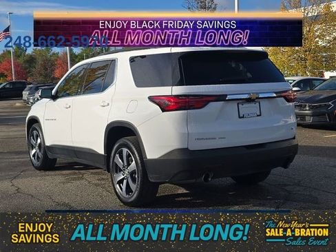 Used 2023 Chevrolet Traverse LT w/ LT Premium Package image 3