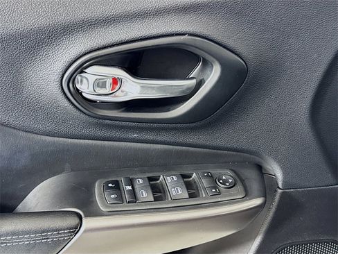 Used 2022 Jeep Cherokee Latitude Lux w/ Sun & Sound Group image 20