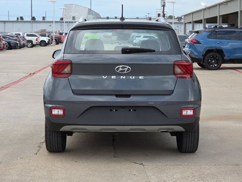 Used 2026 Hyundai Venue SEL FWD image 5