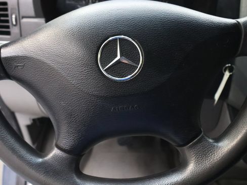 Used 2018 Mercedes-Benz Sprinter 2500 image 15