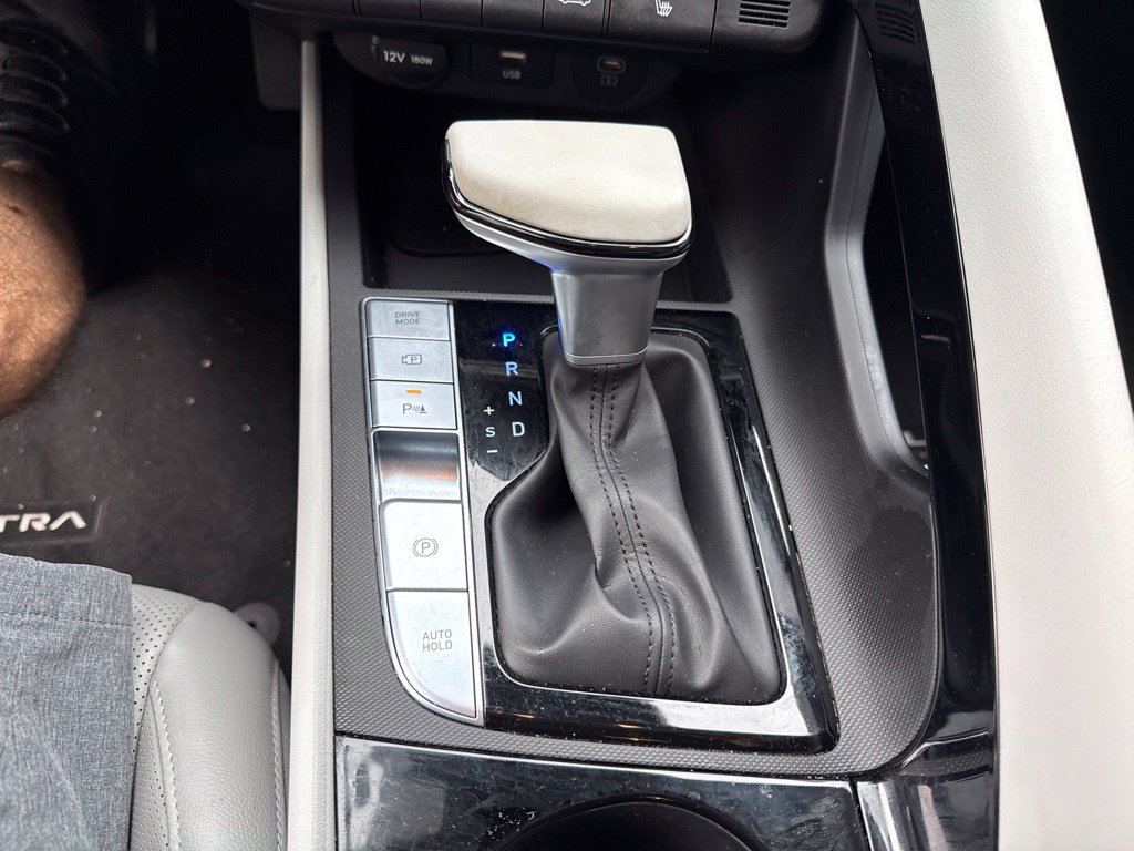 Used 2024 Hyundai Elantra Limited FWD image 17