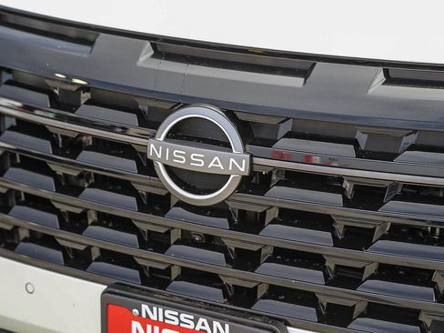 New 2026 Nissan Pathfinder SL image 9
