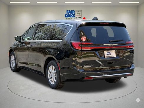 New 2026 Chrysler Pacifica Select image 8