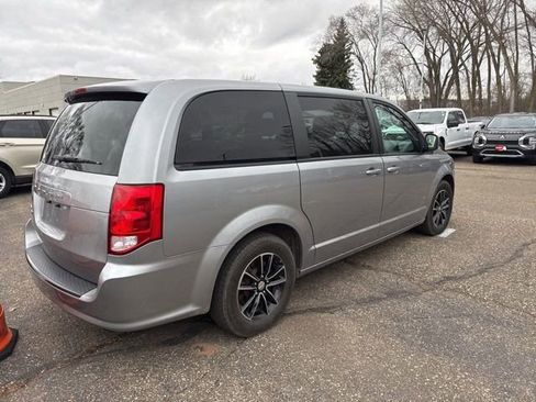 Used 2018 Dodge Grand Caravan SXT w/ Driver Convenience Group FWD image 2