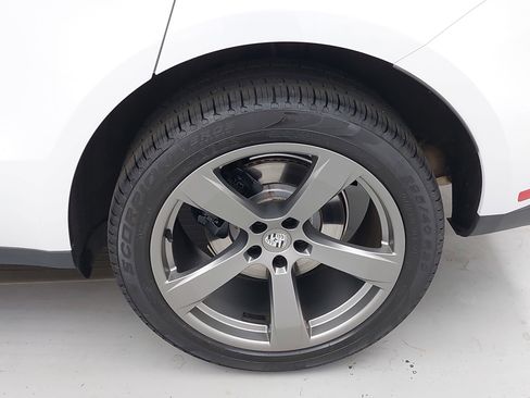 Used 2023 Porsche Macan Turbo image 36