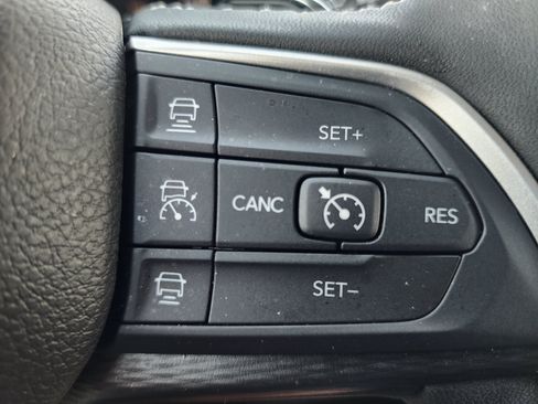 Used 2024 Jeep Grand Cherokee L Altitude AWD/4WD image 18