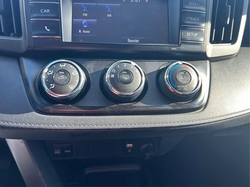Used 2017 Toyota RAV4 LE image 28