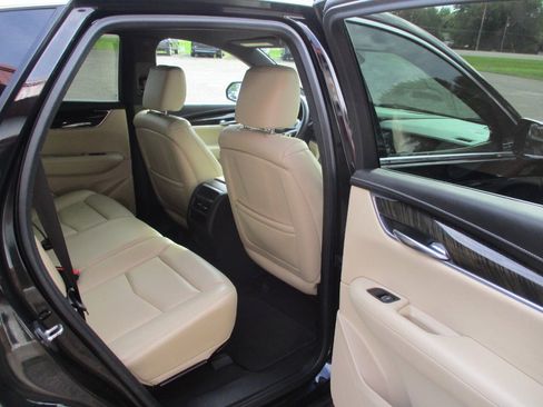 Used 2018 Cadillac XT5 FWD image 24