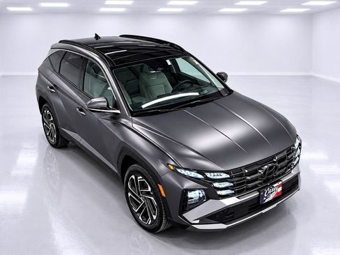 Used 2025 Hyundai Tucson Limited AWD/4WD image 3
