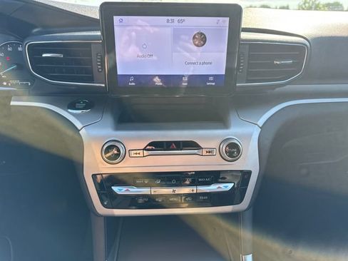 Used 2021 Ford Explorer XLT w/ Equipment Group 202A AWD/4WD image 29
