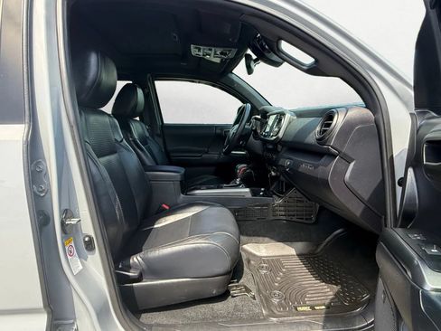 Used 2020 Toyota Tacoma TRD Off-Road w/ TRD Premium Off Road Package AWD/4WD image 23
