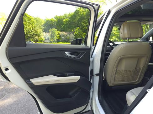 Used 2023 Audi Q4 e-tron Premium w/ Convenience Package image 24