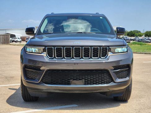 Used 2023 Jeep Grand Cherokee Laredo w/ Luxury Tech Group I RWD image 7