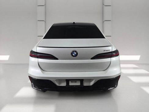 Used 2023 BMW 740i w/ Parking Assistance Package RWD image 5