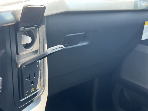 New 2025 Ford F150 Lariat w/ Equipment Group 502A High image 11