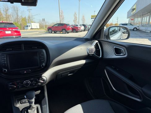 Used 2025 Kia Soul LX w/ LX Technology Package image 35