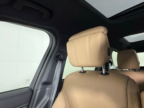 New 2025 Land Rover Discovery Dynamic SE image 16