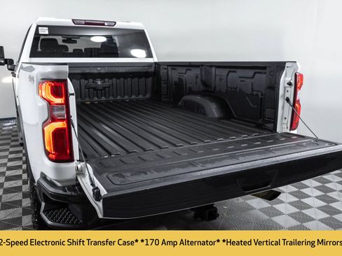 Used 2021 Chevrolet Silverado 2500 Custom w/ Custom Value Package AWD/4WD image 17